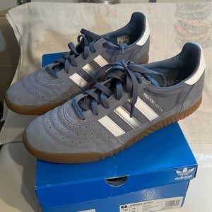 Mens Adidas indoor soccer shoes. Never been worn. Blue/Grey color. Size 11.5